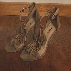 6.5 ruffled Just Fab heels